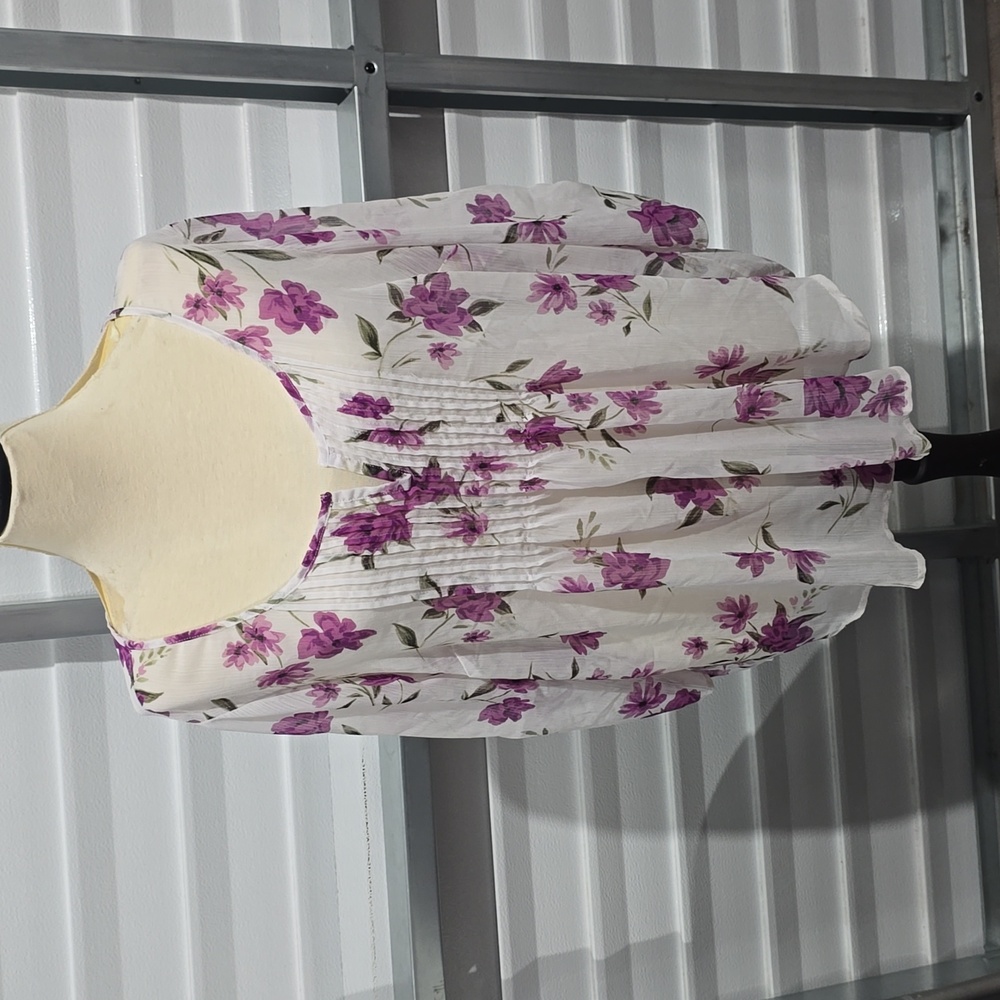Torrid‎ Chiffon Pintuck  Purple White Floral Blouse 2X